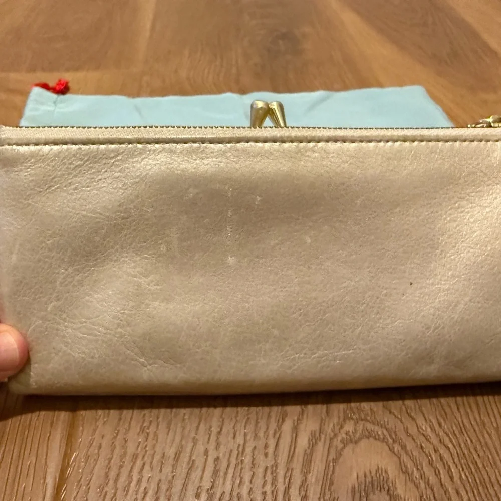 Hobo Cream Clutch Wallet - Picture 3 of 8